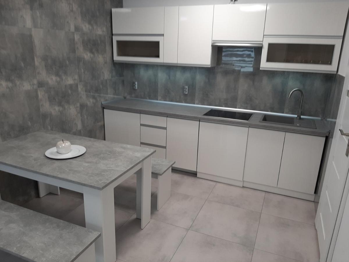 Apartament Emily Apartment ชวีโนวิชแจ ภายนอก รูปภาพ