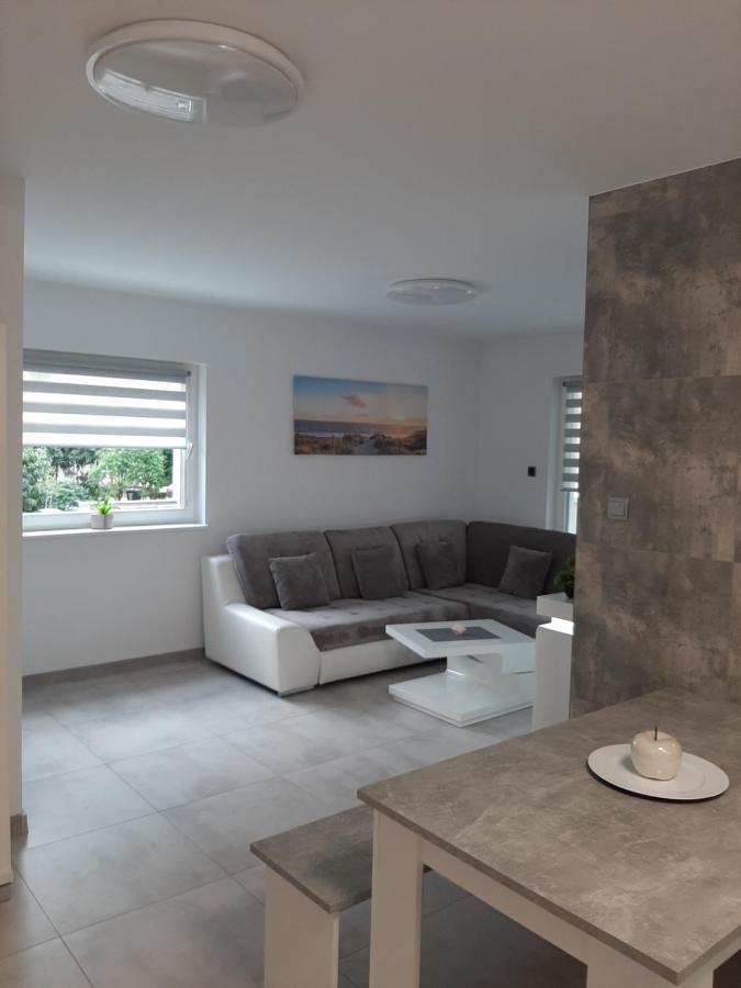 Apartament Emily Apartment ชวีโนวิชแจ ภายนอก รูปภาพ