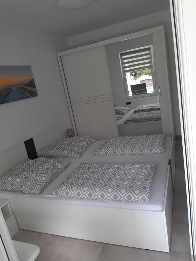 Apartament Emily Apartment ชวีโนวิชแจ ภายนอก รูปภาพ
