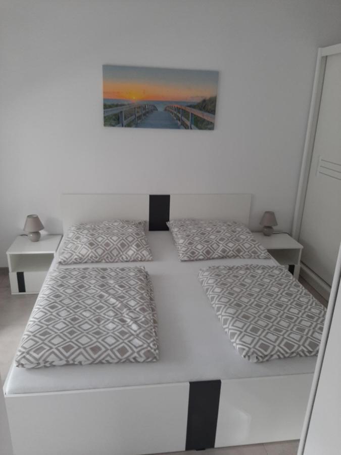 Apartament Emily Apartment ชวีโนวิชแจ ภายนอก รูปภาพ