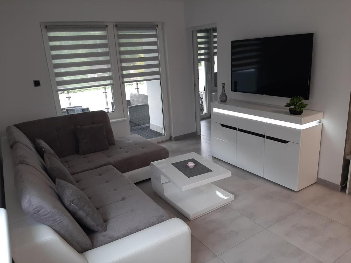 Apartament Emily Apartment ชวีโนวิชแจ ภายนอก รูปภาพ